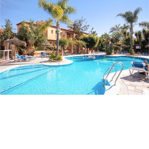 Awesome apartment in Calahonda with 2 Bedrooms, Outdoor swimming pool and Swimming pool