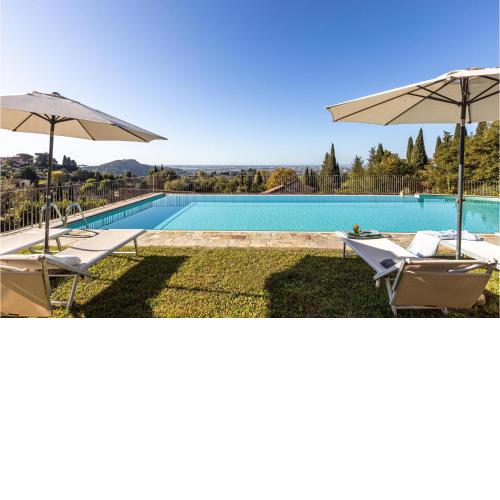 Awesome apartment in Corsanico-Bargecchia with WiFi, 2 Bedrooms and Outdoor swimming pool