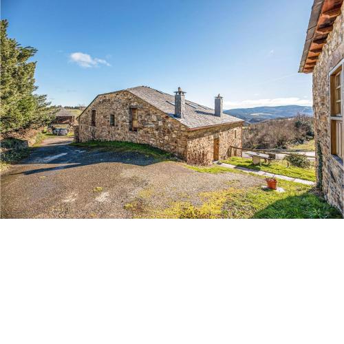 Awesome apartment in Fonsagrada with 2 Bedrooms and WiFi