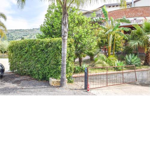 Awesome apartment in Gaggi with Jacuzzi, WiFi and 4 Bedrooms