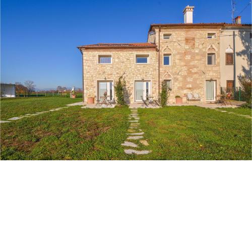 Awesome apartment in Longare with 2 Bedrooms and WiFi