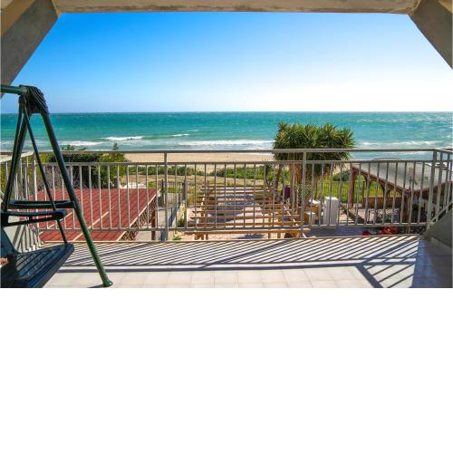 Awesome apartment in MARINA DI STRONGOLI with WiFi and 2 Bedrooms