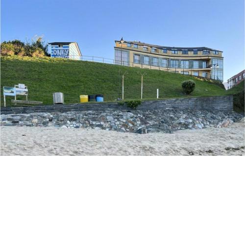 Awesome apartment in O Porto de Espasante with WiFi and 2 Bedrooms