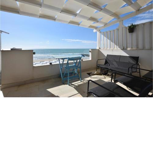 Awesome apartment in Scicli with Outdoor swimming pool, Jacuzzi and 2 Bedrooms