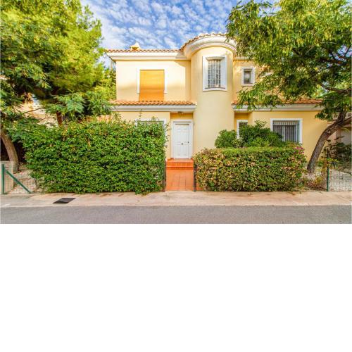 Awesome home in Alacant with 4 Bedrooms and WiFi