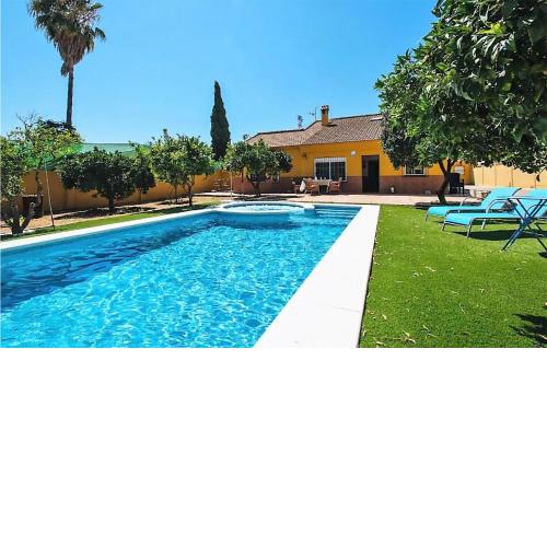 Awesome Home In Almensilla With Outdoor Swimming Pool, Wifi And 3 Bedrooms