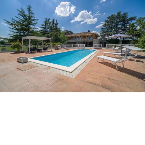 Awesome home in Asti with Jacuzzi, WiFi and Outdoor swimming pool