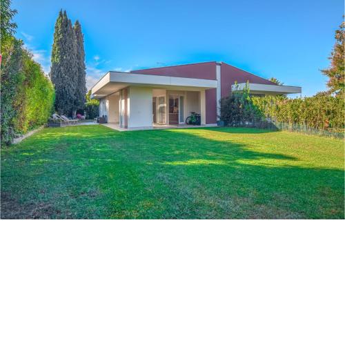 Awesome home in Bardolino with Outdoor swimming pool, 3 Bedrooms and WiFi