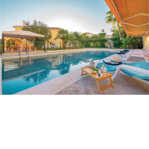 Awesome Home In Benalmdena With Wifi, Outdoor Swimming Pool And Swimming Pool