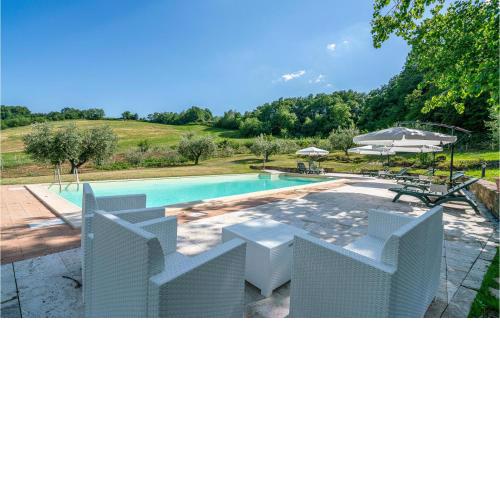 Awesome home in Camerino with Outdoor swimming pool, WiFi and 2 Bedrooms