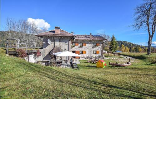 Awesome home in Castello Tesino with 4 Bedrooms and WiFi
