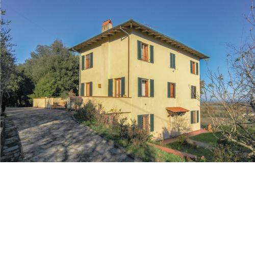 Awesome home in Castelvecchio di Comp, with 3 Bedrooms and WiFi