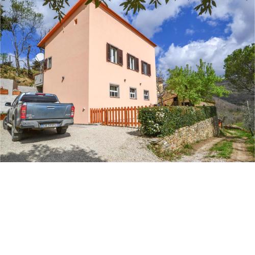 Awesome home in Castiglion Fiorentino with WiFi and 2 Bedrooms