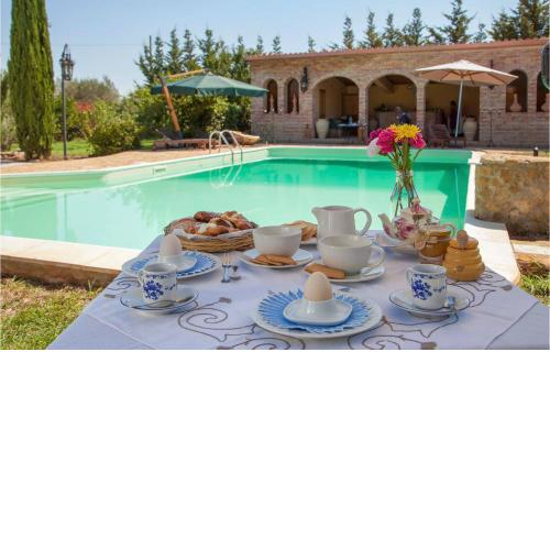 Awesome Home In Chiaramonte Gulfi With 4 Bedrooms, Private Swimming Pool And Outdoor Swimming Pool