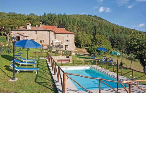 Awesome home in Cortona AR with 4 Bedrooms, WiFi and Outdoor swimming pool