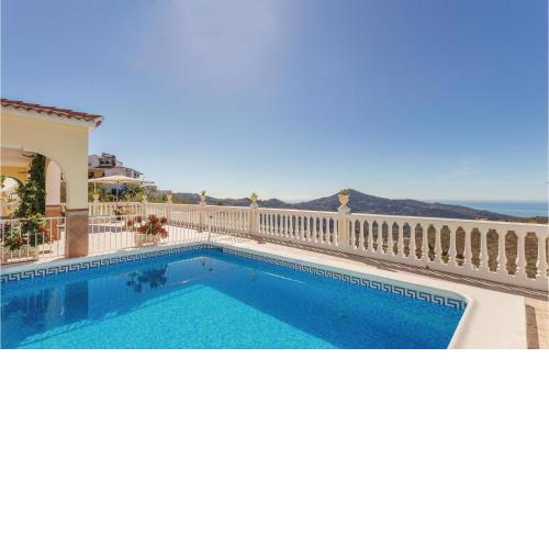 Awesome home in Corumbela with 3 Bedrooms, WiFi and Outdoor swimming pool