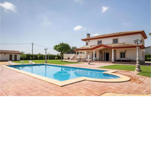 Awesome Home In Crdoba With 7 Bedrooms, Wifi And Outdoor Swimming Pool
