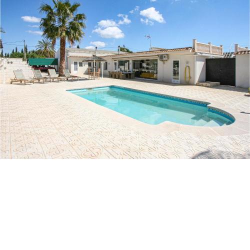 Awesome home in Crevillente with 3 Bedrooms, WiFi and Outdoor swimming pool