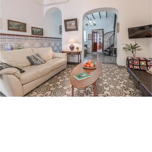 Awesome Home In El Pedroso With 4 Bedrooms And Wifi