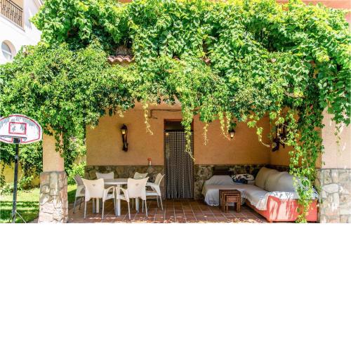 Awesome home in El Torno with WiFi, Private swimming pool and 4 Bedrooms
