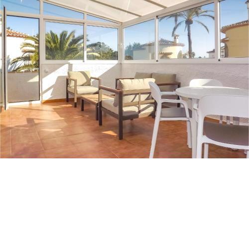 Awesome home in Els Poblets with 3 Bedrooms, Outdoor swimming pool and WiFi