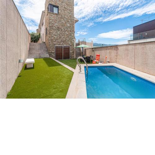 Awesome home in Granada with 5 Bedrooms, WiFi and Outdoor swimming pool