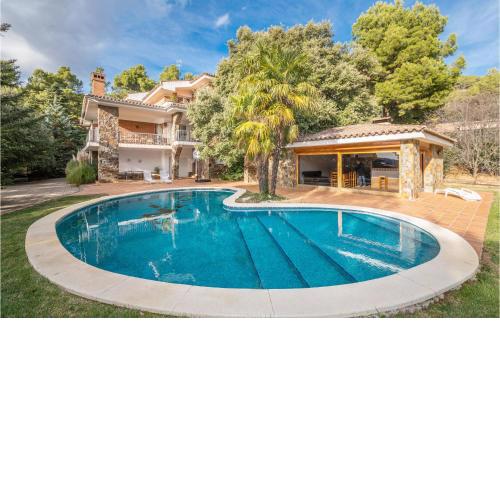 Awesome Home In Matadepera With 6 Bedrooms, Outdoor Swimming Pool And Swimming Pool