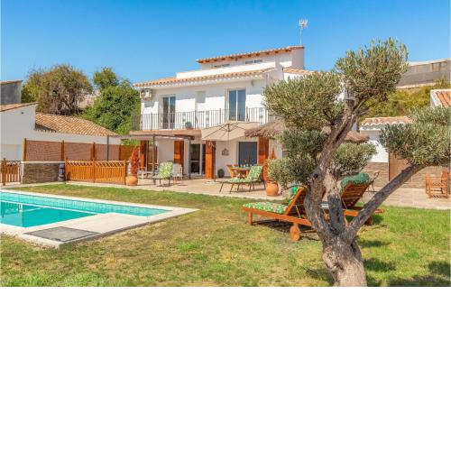 Awesome Home In Mezquitilla With 3 Bedrooms, Wifi And Outdoor Swimming Pool
