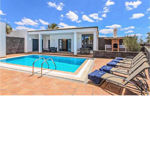 Awesome Home In Playa Blanca With Sauna, Wifi And Swimming Pool