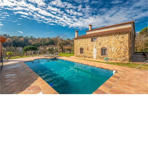 Awesome Home In Riells I Viabrea With Wifi, Outdoor Swimming Pool And Swimming Pool