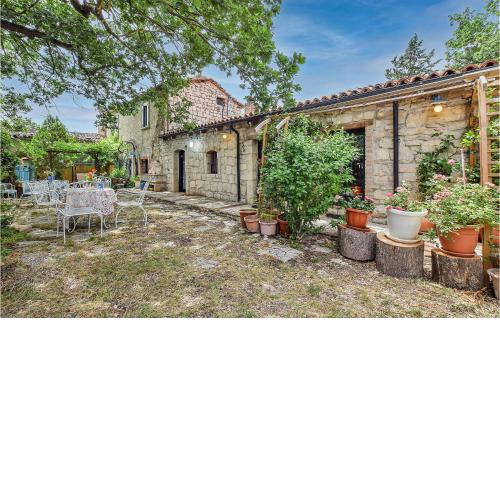 Awesome home in S, Giuliano del Sannio with 3 Bedrooms and WiFi