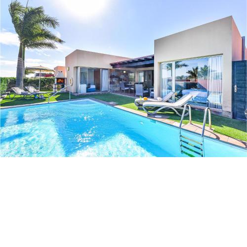 Awesome home in San Bartolome de Tiraj with 2 Bedrooms, WiFi and Outdoor swimming pool