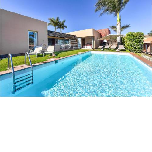 Awesome home in San Bartolome De Tiraj with 3 Bedrooms, WiFi and Outdoor swimming pool