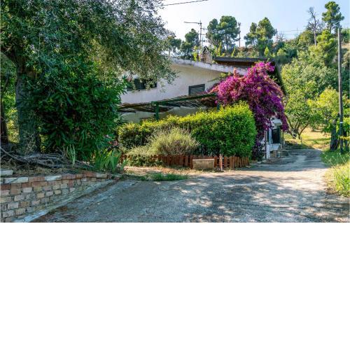 Awesome home in San Giovanni Teatino with 2 Bedrooms