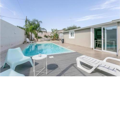 Awesome home in Santa Croce Camerina with WiFi, Private swimming pool and Outdoor swimming pool
