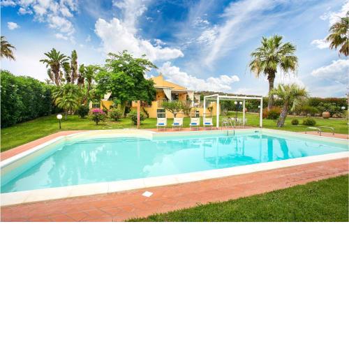 Awesome home in Scicli with 5 Bedrooms, Private swimming pool and Outdoor swimming pool