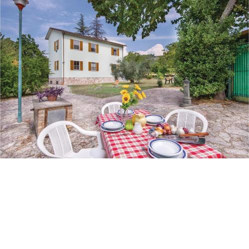 Awesome home in Spoleto -PG- with 3 Bedrooms and WiFi
