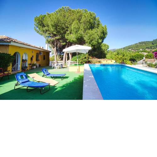 Awesome home in Urbanizacin Pinos de with WiFi, Outdoor swimming pool and Swimming pool