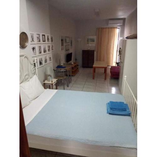Awesome studio, 5 mins to beach, cafe, old town
