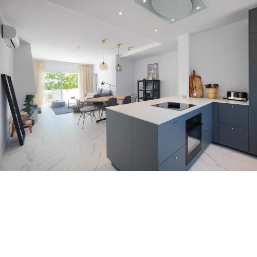 Azahara 2, Contemporary Scandinavian style open plan apartment with 2 terraces