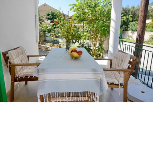 Babis - LOGGOS APARTMENTS