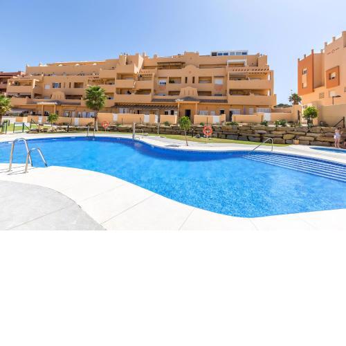 Bajo con Jardin y Piscina cerca de la Playa Dos Dormitorios