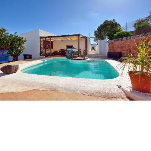 BAJO EL VOLCÁN Rural Villa Canaria