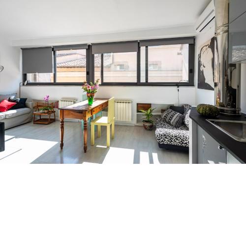 Banchi Nove, penthouse full of light and silence