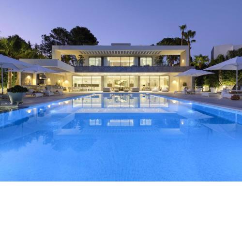 Barbecue, swimming Pool (10 x 5 m), with dressing room and toilet