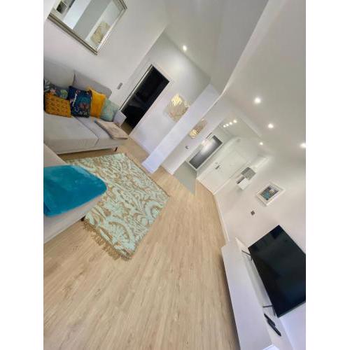 Barcelona Apartment Renovated- private parking