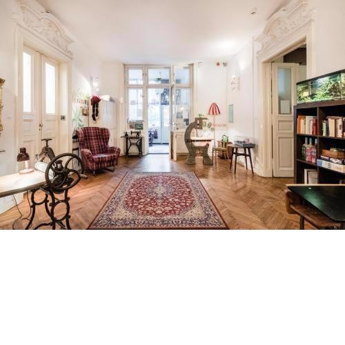 Baroque Hostel & Coworking