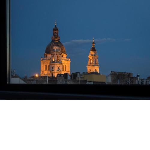 Basilika and City View Luxury Apartment with free parking