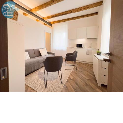 Basovizza 3 Alessandro Tirabora Short Rent