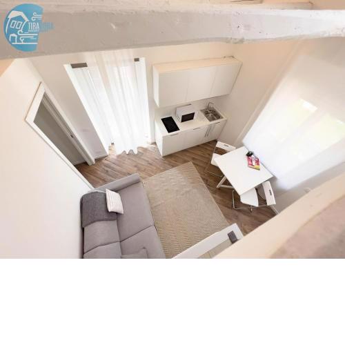 Basovizza 3 Angelica Tirabora Short Rent